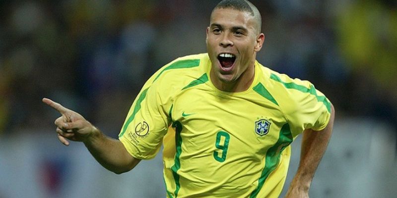 Ronaldo béo từng là một cậu bé nghèo khổ